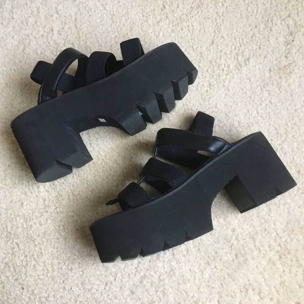 Black Platform gladiator sandals - size 8